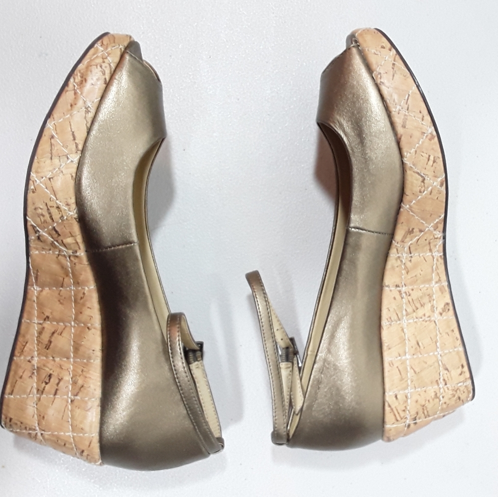 Miss Bisou gold open toe platforms with anklestrap size 6m